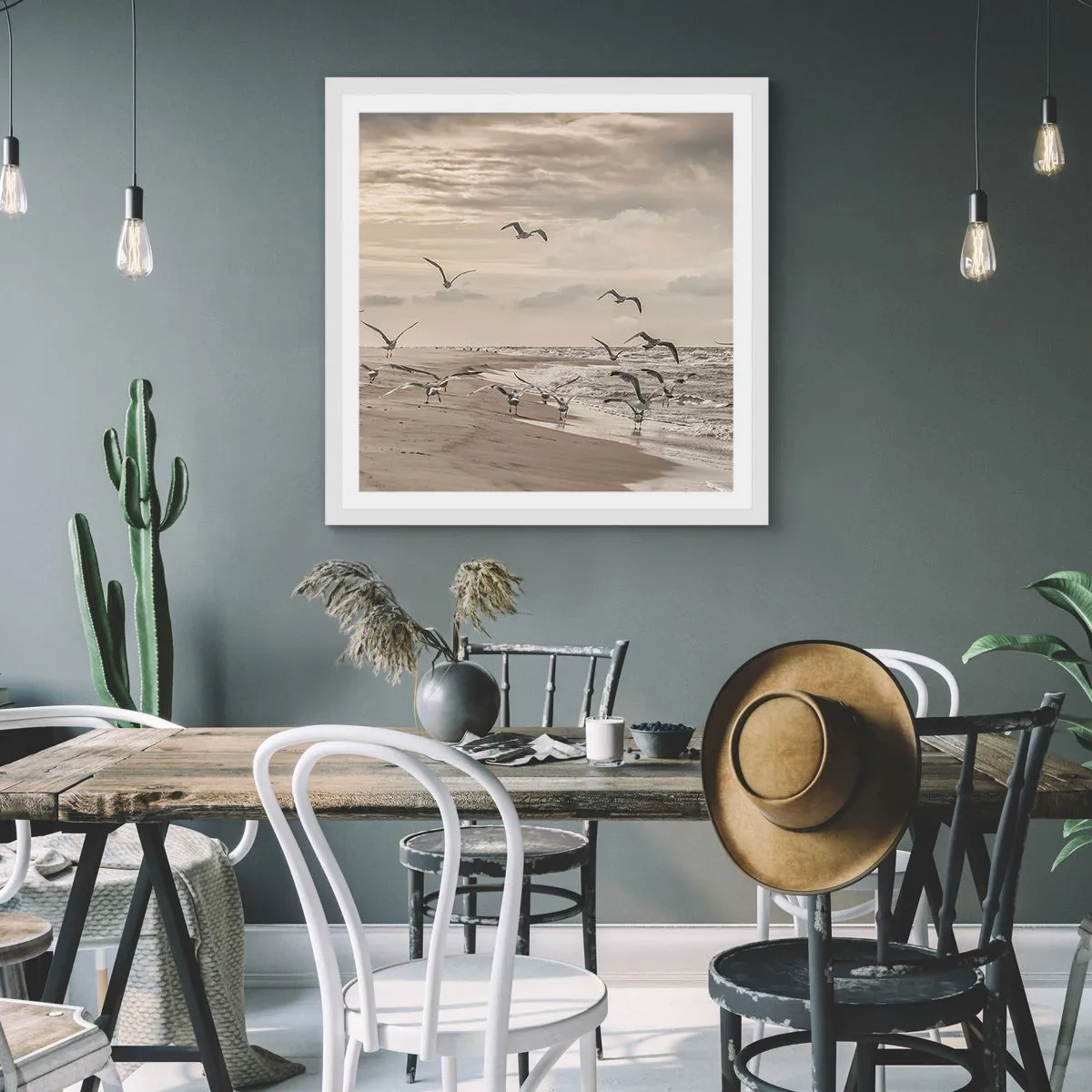 Plakat i hvid ramme - Havet brummer, fuglene synger - 30x30 cm