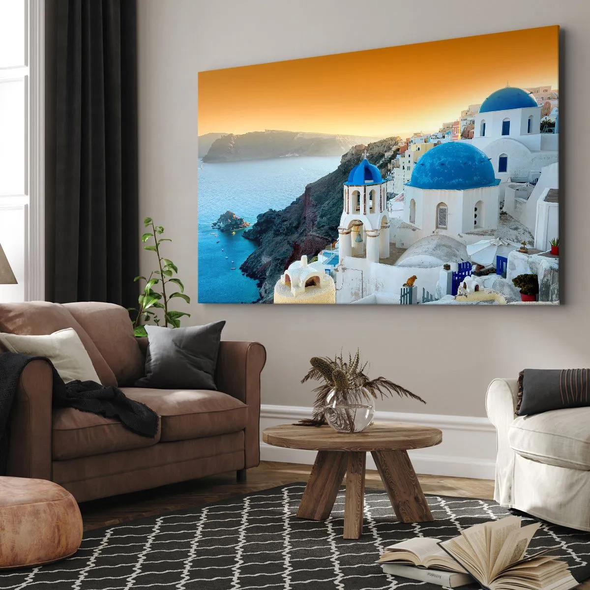 Lærredstryk - Billede på lærred - Santorini - omfavnet af klipperne - 120x80 cm
