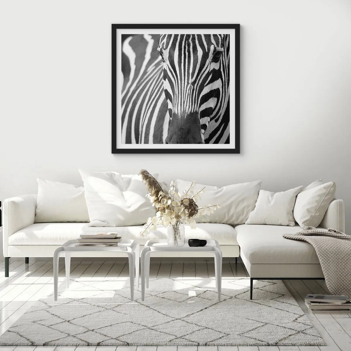 Plakat i sort ramme - Verden er sort og hvid - 30x30 cm