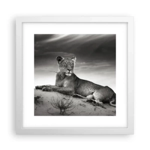 Plakat i hvid ramme - Resten af ørkendronningen - 30x30 cm