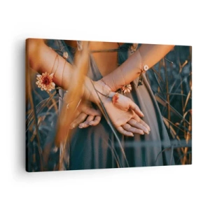 Lærredstryk - Billede på lærred - Sensuelle hænder med blomster i naturlige omgivelser - 70x50cm - Forbundet med naturen - Moderne vægdekoration til stue og soveværelse ARTTOR