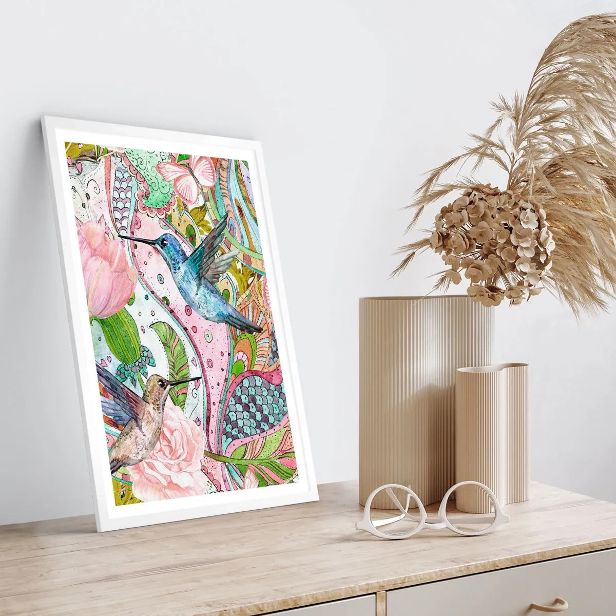 Plakat i hvid ramme - Forviklet i vinstokkene - 70x100 cm