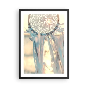 Plakat i sort ramme - En drømmefanger i blonder i gløden fra den nedgående sol med en lys baggrund - 50x70cm - Totem med blonder - Moderne vægdekoration til stue og soveværelse ARTTOR
