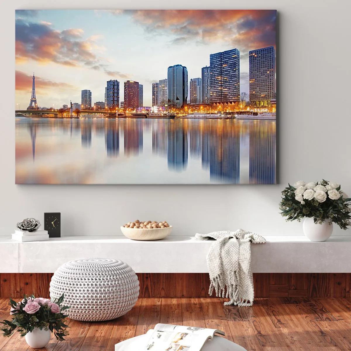 Lærredstryk - Billede på lærred - Panorama af moderne bygninger og Eiffeltårnet over vandet - 70x50cm - Den monumentale ro i Paris - Moderne vægdekoration til stue og soveværelse ARTTOR