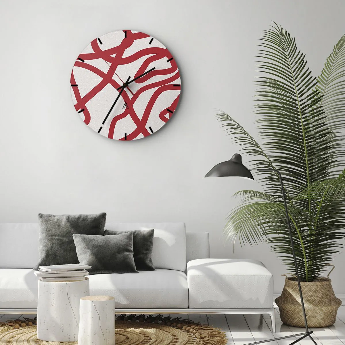 Vægur, Uret - Abstrakte røde linjer, der snor sig hen over en hvid baggrund i et dynamisk arrangement. - 30x30cm - Rød på hvid - Moderne vægdekoration til stue, køkken og soveværelse ARTTOR