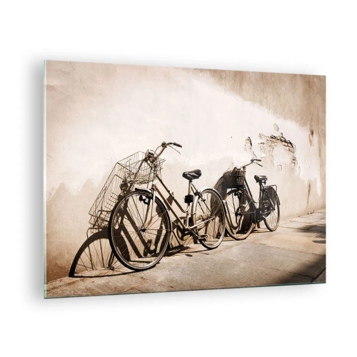 Billede på glas - Retrocykler lænet op ad en gammel væg - 70x50cm - Uforglemmelig charme fra fortiden - Moderne vægdekoration til stue og soveværelse ARTTOR