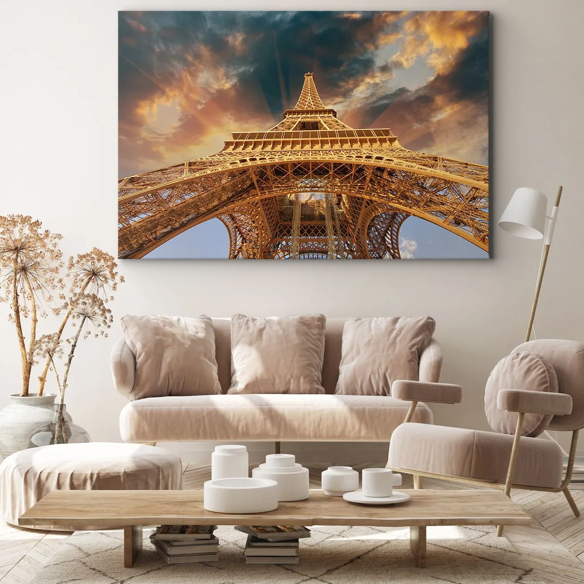 Lærredstryk - Billede på lærred - Eiffeltårnet set nedefra mod den nedgående sols baggrund - 70x50cm - Hvordan menneskeheden nåede himlen - Moderne vægdekoration til stue og soveværelse ARTTOR