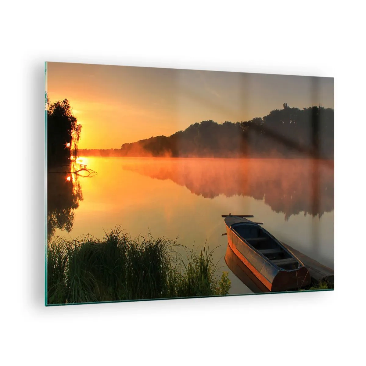 Billede på glas - Solopgang over en rolig sø med en båd ved bredden - 70x50cm - Solopgang over vand som en spejlplade - Moderne vægdekoration til stue og soveværelse ARTTOR