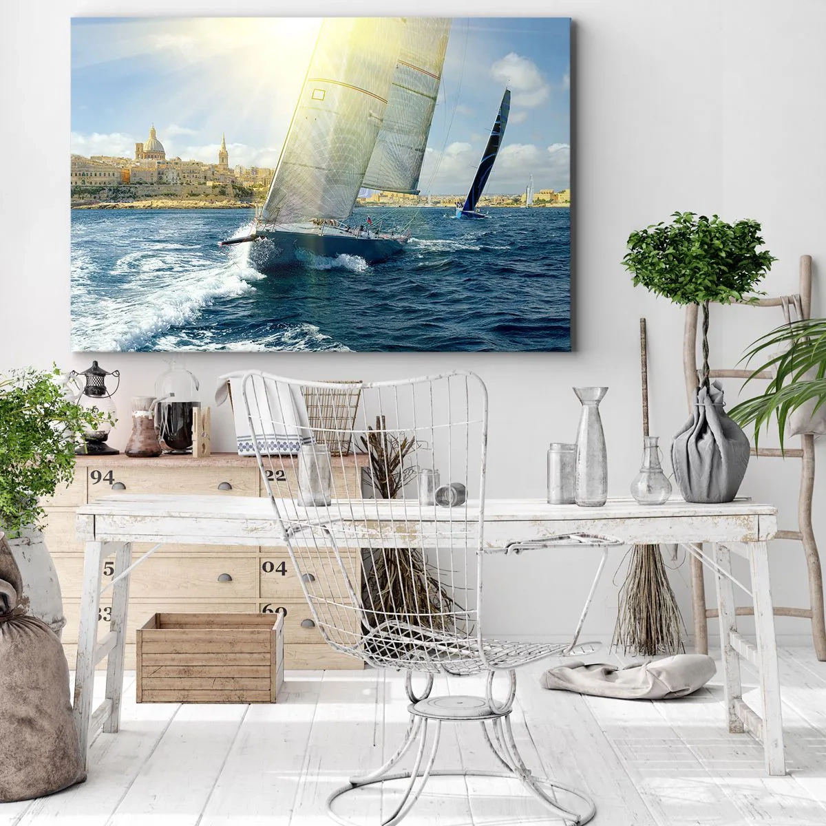 Lærredstryk - Billede på lærred - Yachtkapsejlads mod en solrig kysts baggrund - 70x50cm - Tid til at forlade byen - Moderne vægdekoration til stue og soveværelse ARTTOR
