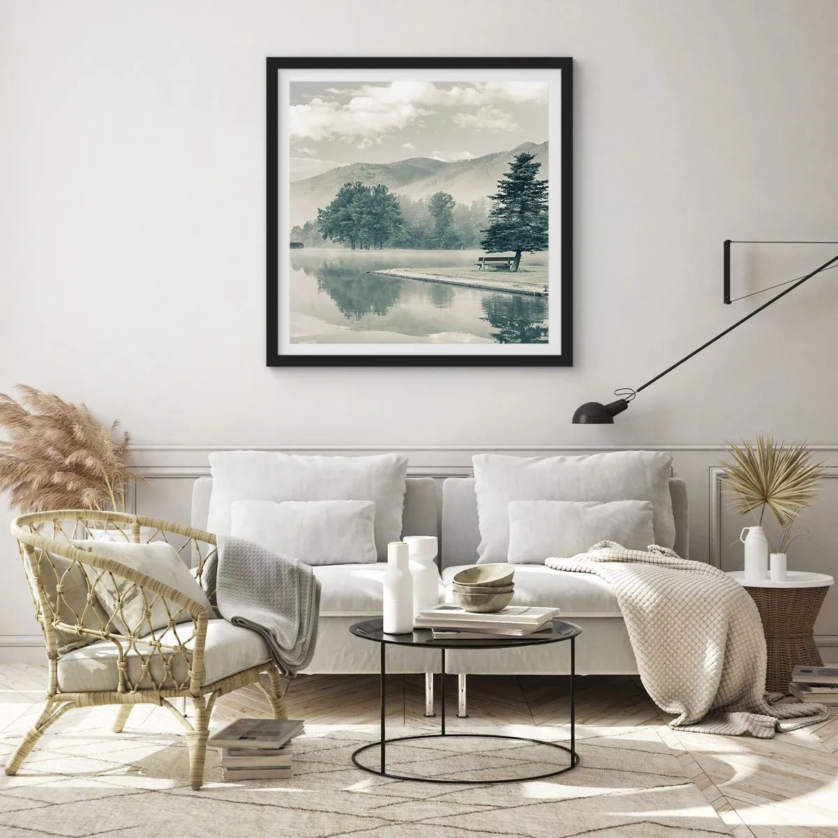 Plakat i sort ramme - Søen sover stadig - 50x50 cm