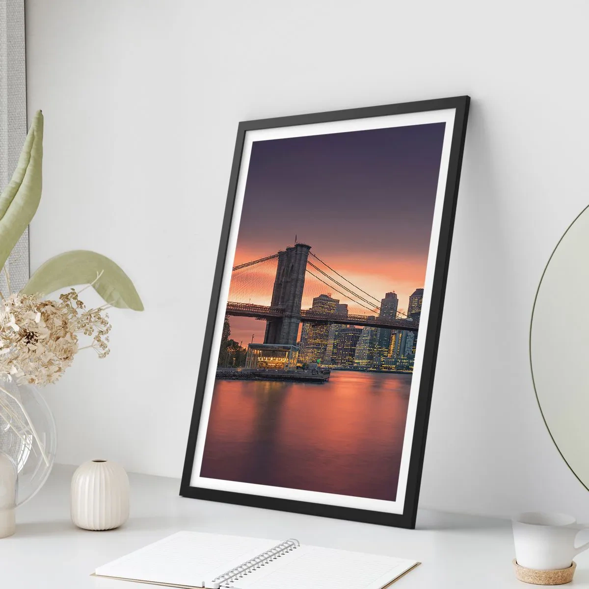 Plakat i sort ramme - Sænket i lilla stilhed - 40x50 cm