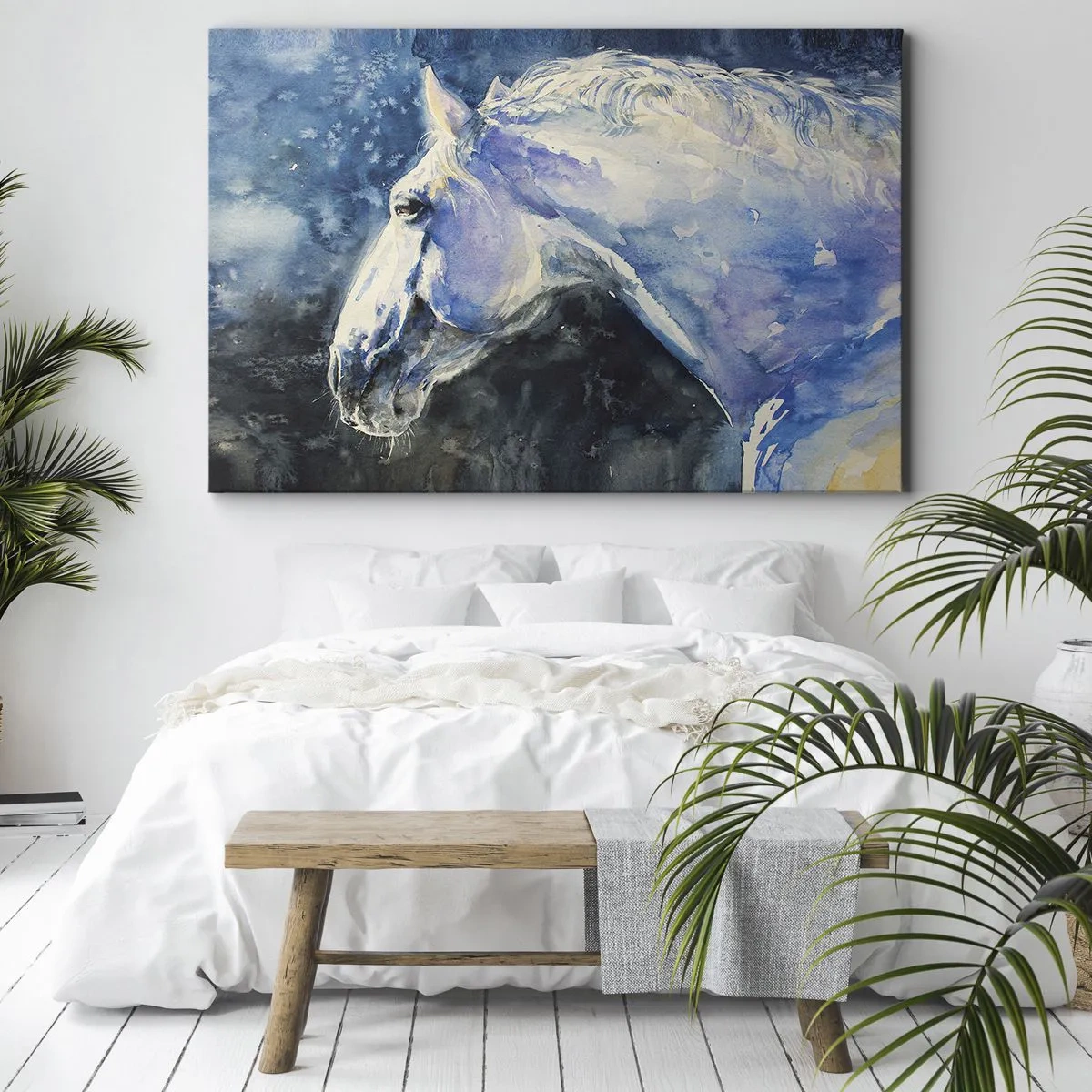 Lærredstryk - Billede på lærred - Et portræt af en hest i blå nuancer med en malerisk akvareleffekt. - 70x50cm - Portræt i et blåt skær - Moderne vægdekoration til stue og soveværelse ARTTOR
