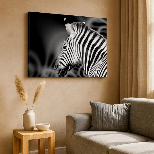 Lærredstryk - Billede på lærred - Sort-hvidt portræt af en zebra mod en baggrund af abstrakte mønstre. - 70x50cm - Hvid er hvid og sort er sort - Moderne vægdekoration til stue og soveværelse ARTTOR