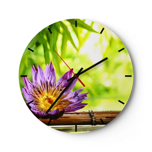 Vægur, Uret - Lilla lotusblomst mod en baggrund af bambus og grønt - 30x30cm - I det asiatiske solskin - Moderne vægdekoration til stue, køkken og soveværelse ARTTOR