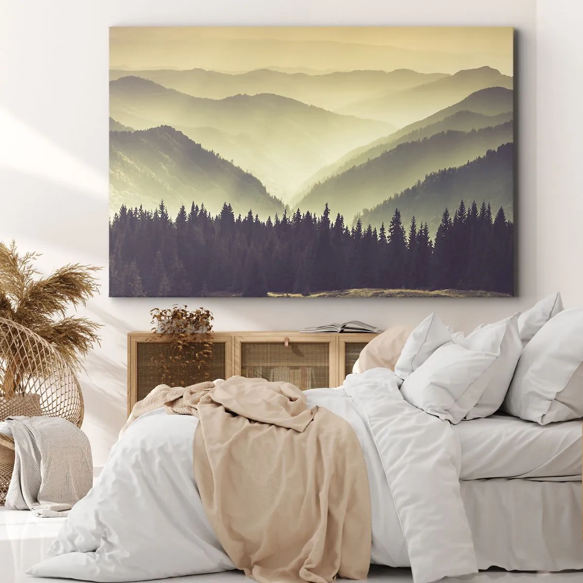 Lærredstryk - Billede på lærred - Maleriske bjergkæder indhyllet i tåge i varmt lys - 70x50cm - Bag de syv bjerge... - Moderne vægdekoration til stue og soveværelse ARTTOR