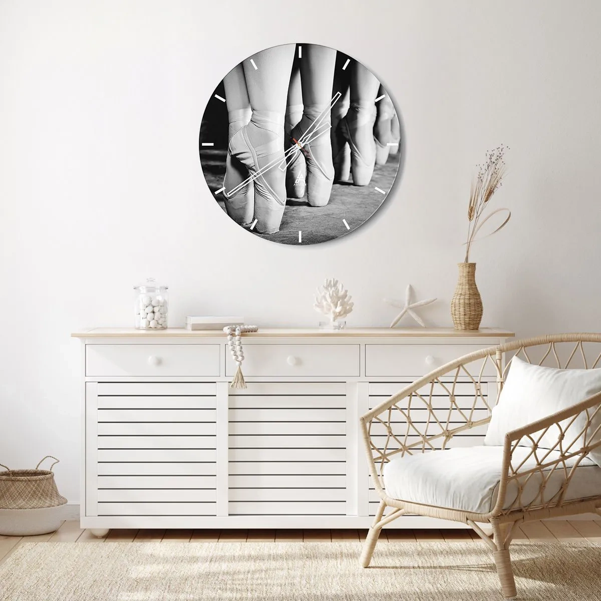 Vægur, Uret - Sorte og hvide ballerinaer i pointesko - 30x30cm - Sammen, let - Moderne vægdekoration til stue, køkken og soveværelse ARTTOR