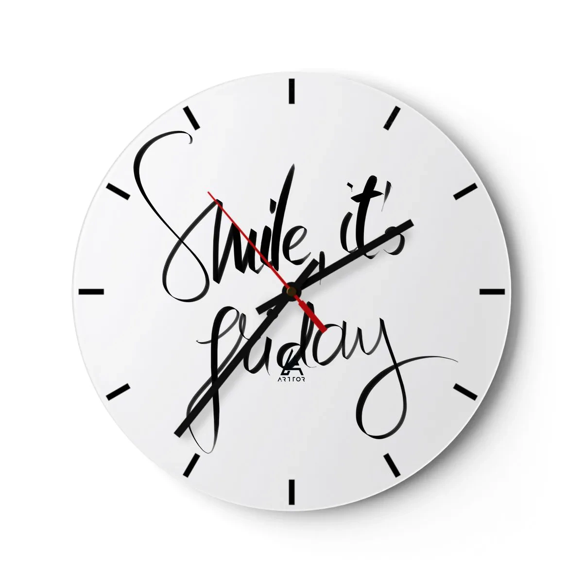 Vægur, Uret - Smil det er fredag-citat i stilfuld sort-hvid grafik - 30x30cm - Ægte glæde - Moderne vægdekoration til stue, køkken og soveværelse ARTTOR