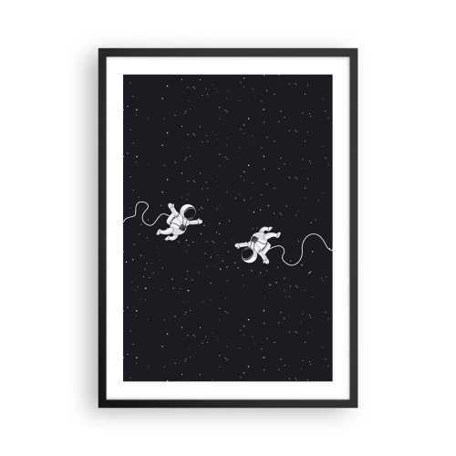 Plakat i sort ramme - To astronauter svæver i rummet - 50x70cm - Rummet vikler sig sammen - Moderne vægdekoration til stue og soveværelse ARTTOR