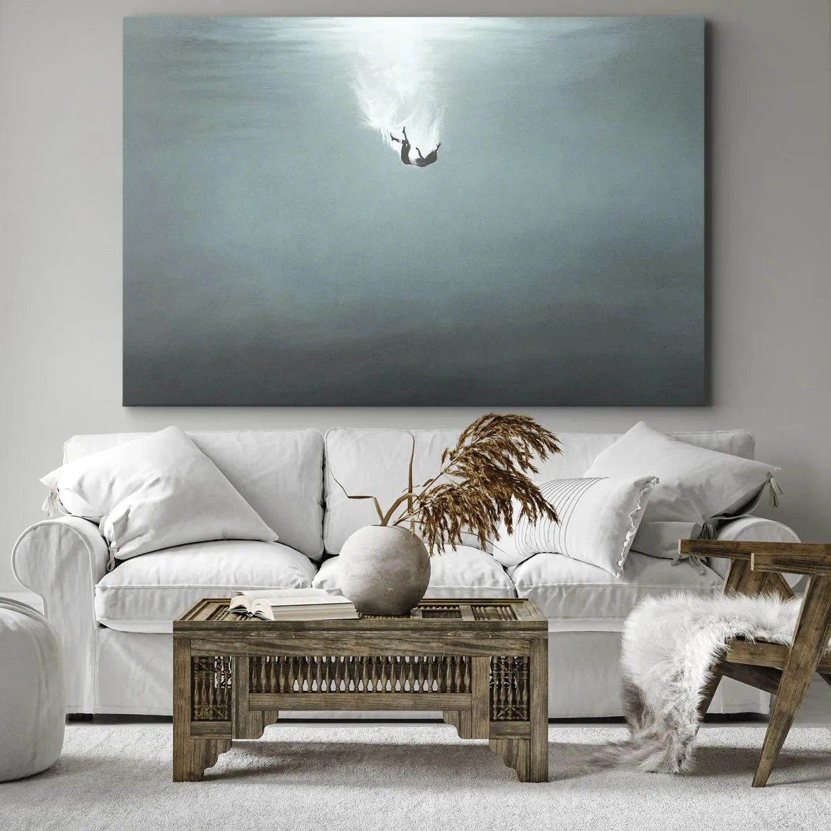 Lærredstryk - Billede på lærred - En figur nedsænket i dybt, turkisblåt vand - 70x50cm - I havets favntag - Moderne vægdekoration til stue og soveværelse ARTTOR