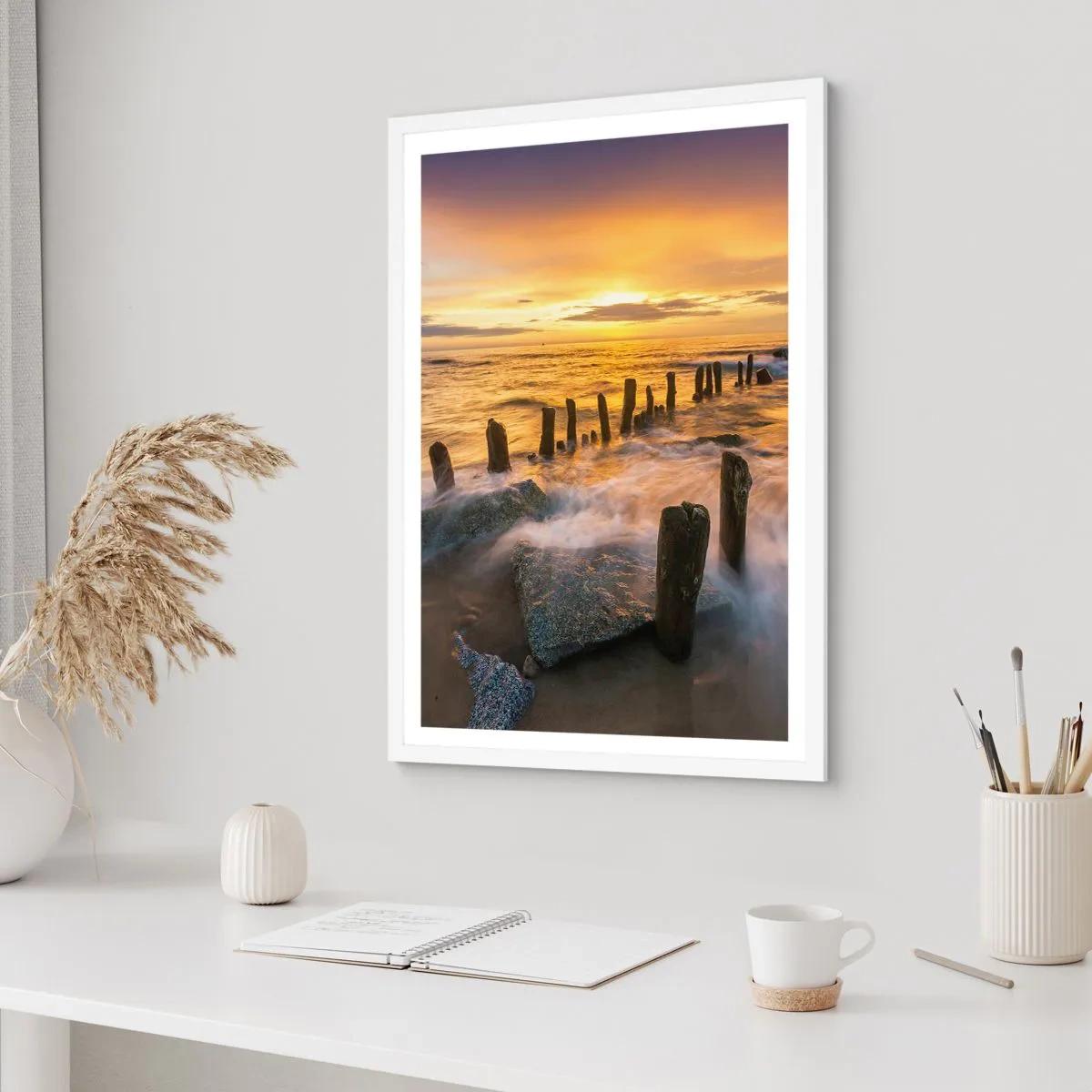 Plakat i hvid ramme - Østersøens rå skønhed - 61x91 cm