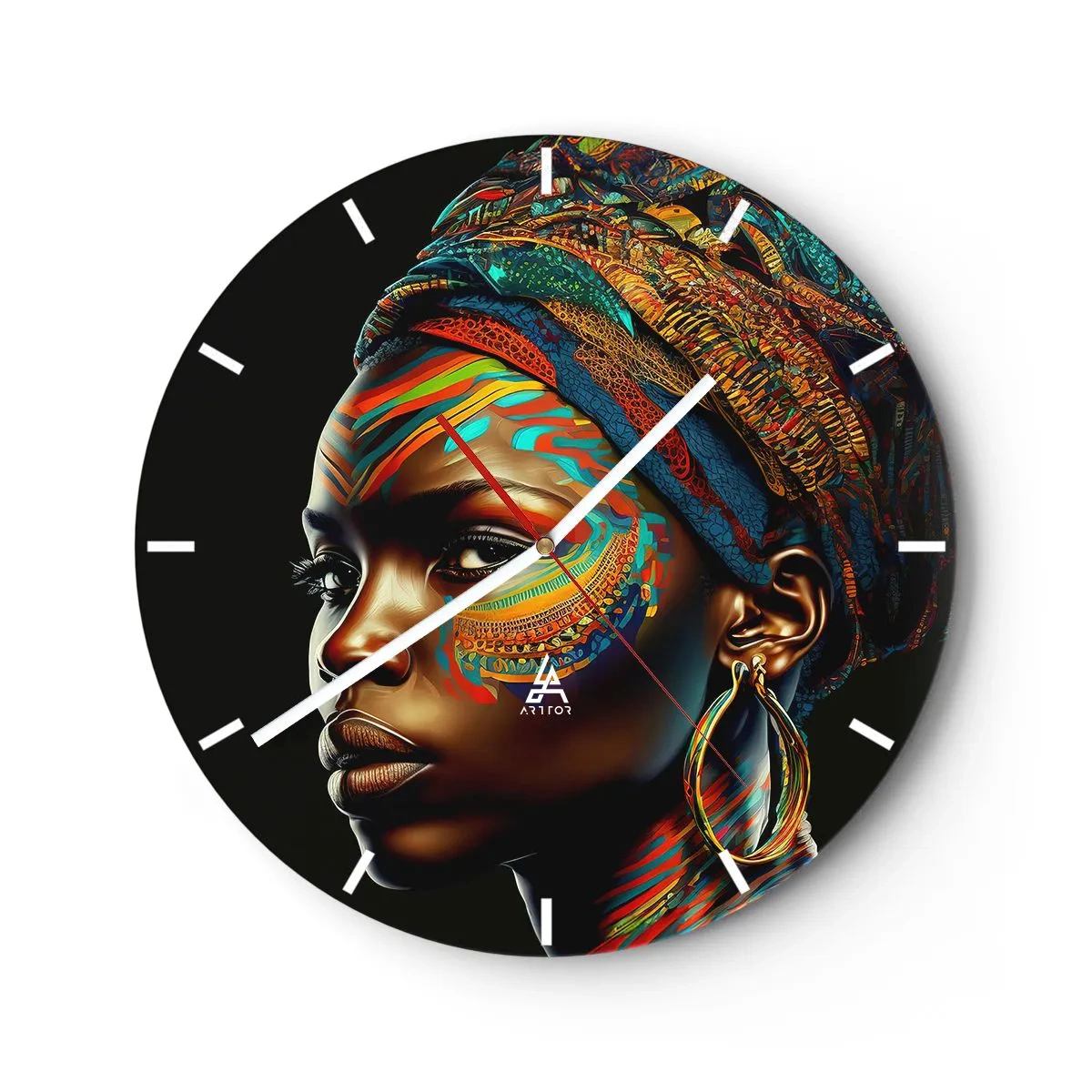 Vægur, Uret - Farveportræt af en kvinde i turban mod en sort baggrund - 30x30cm - Afrikansk dronning - Moderne vægdekoration til stue, køkken og soveværelse ARTTOR