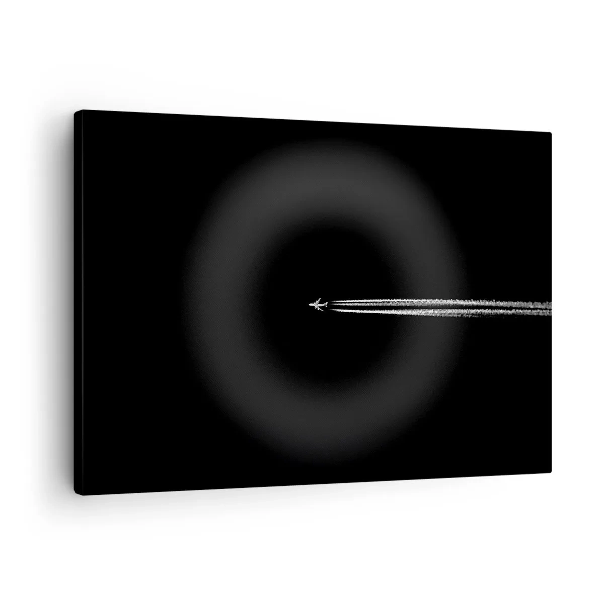 Lærredstryk - Billede på lærred - Et jetfly med en synlig kondensstribe på en sort baggrund - 70x50cm - Ind i en anden dimension - Moderne vægdekoration til stue og soveværelse ARTTOR