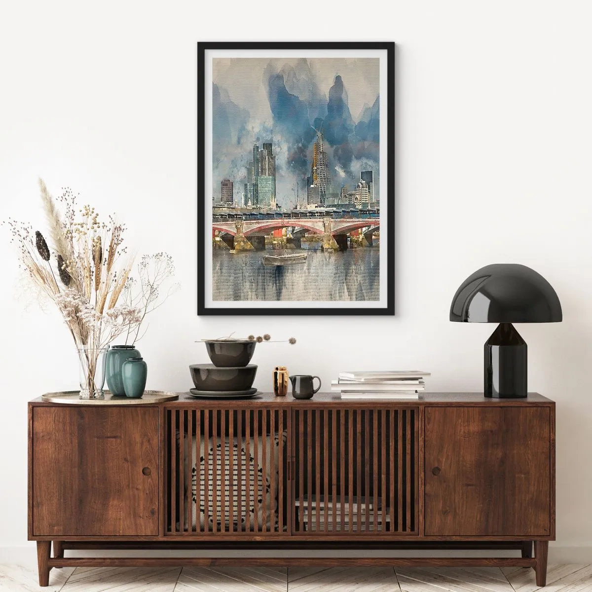 Plakat i sort ramme - Bylandskab med en bro og skyskrabere i baggrunden - 50x70cm - London i al sin pragt - Moderne vægdekoration til stue og soveværelse ARTTOR