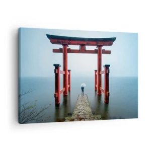 Lærredstryk - Billede på lærred - En torii-port med udsigt over en rolig sø i Japan - 70x50cm - Japansk drømmeri - Moderne vægdekoration til stue og soveværelse ARTTOR