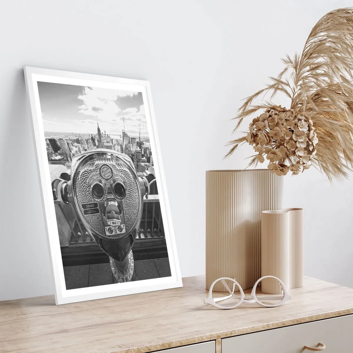 Plakat i hvid ramme - Byen over byer - 70x100 cm