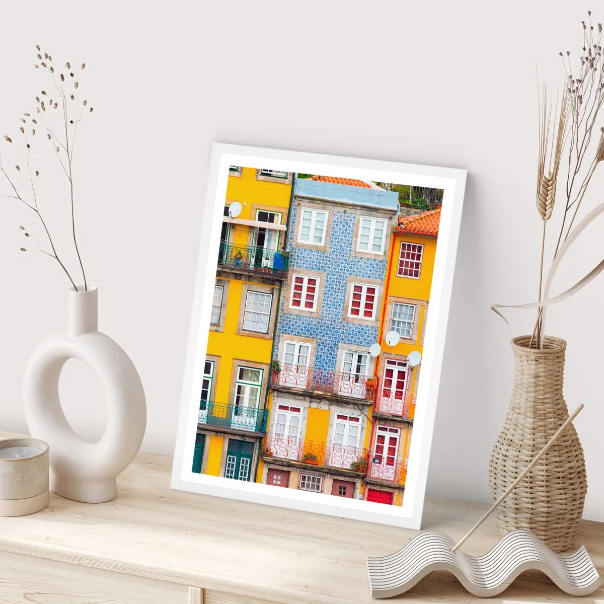 Plakat i hvid ramme - Farverne i den gamle bydel - 70x100 cm