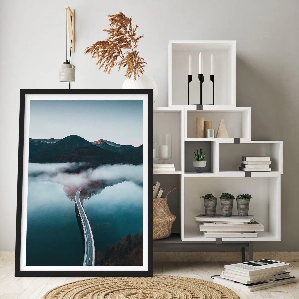 Plakat i sort ramme - Over vand så glat som et spejl - 61x91 cm