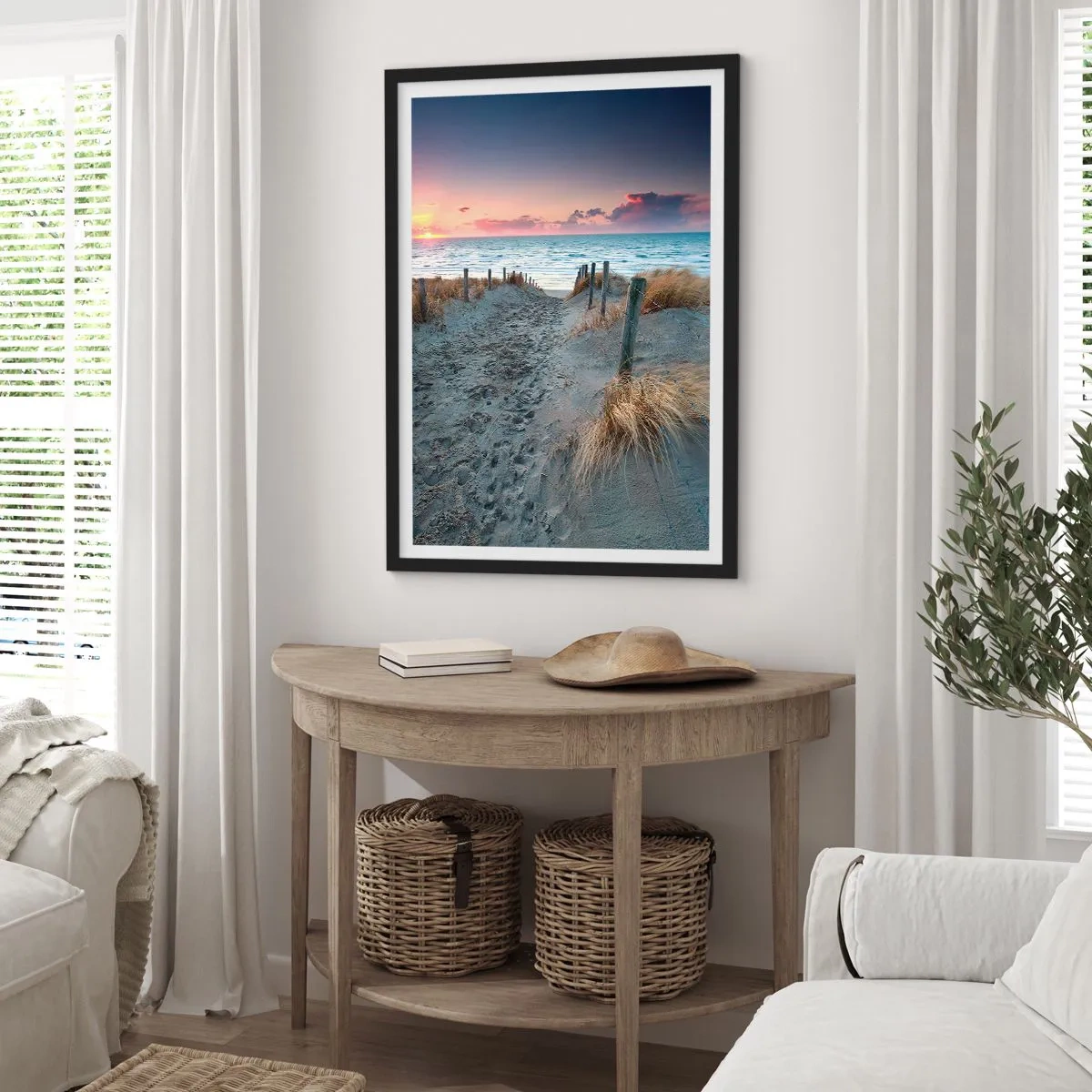 Plakat i sort ramme - Strandsti ved solnedgang med havudsigt - 50x70cm - Du har udgydt en regnbue af strålende pragt.... - Moderne vægdekoration til stue og soveværelse ARTTOR
