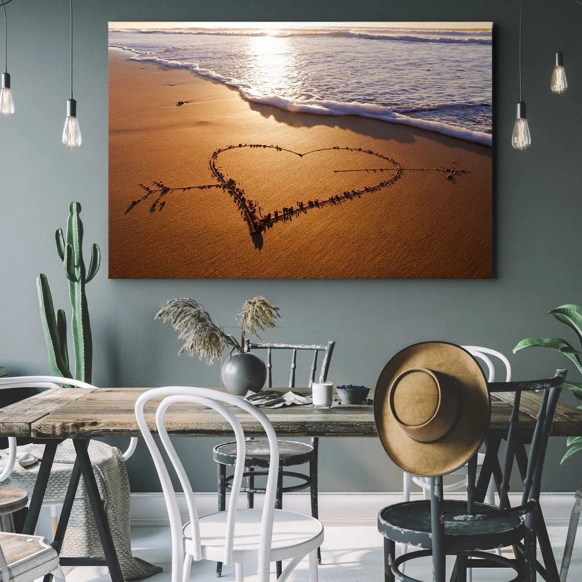 Lærredstryk - Billede på lærred - Et hjerte lavet af sand på stranden under solnedgang - 70x50cm - Ferie tilståelse - Moderne vægdekoration til stue og soveværelse ARTTOR