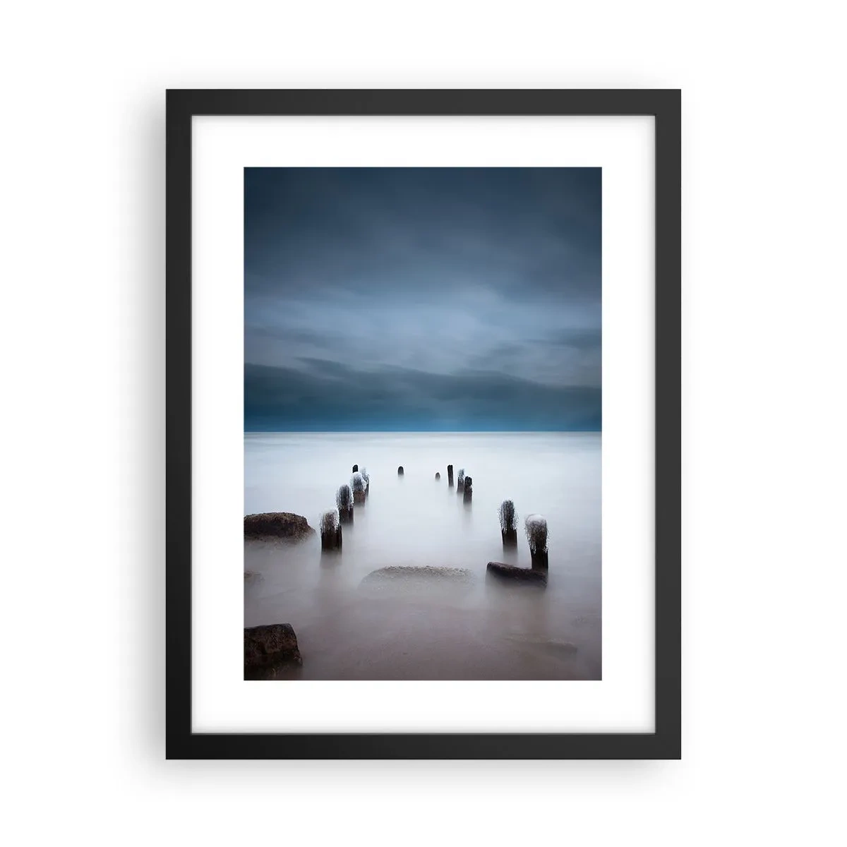 Plakat i sort ramme - En betænksom sø - 30x40 cm