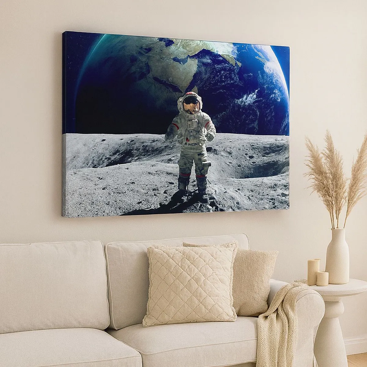 Lærredstryk - Billede på lærred - Astronaut på månens overflade med Jorden i baggrunden - 70x50cm - Hilsner fra månen - Moderne vægdekoration til stue og soveværelse ARTTOR