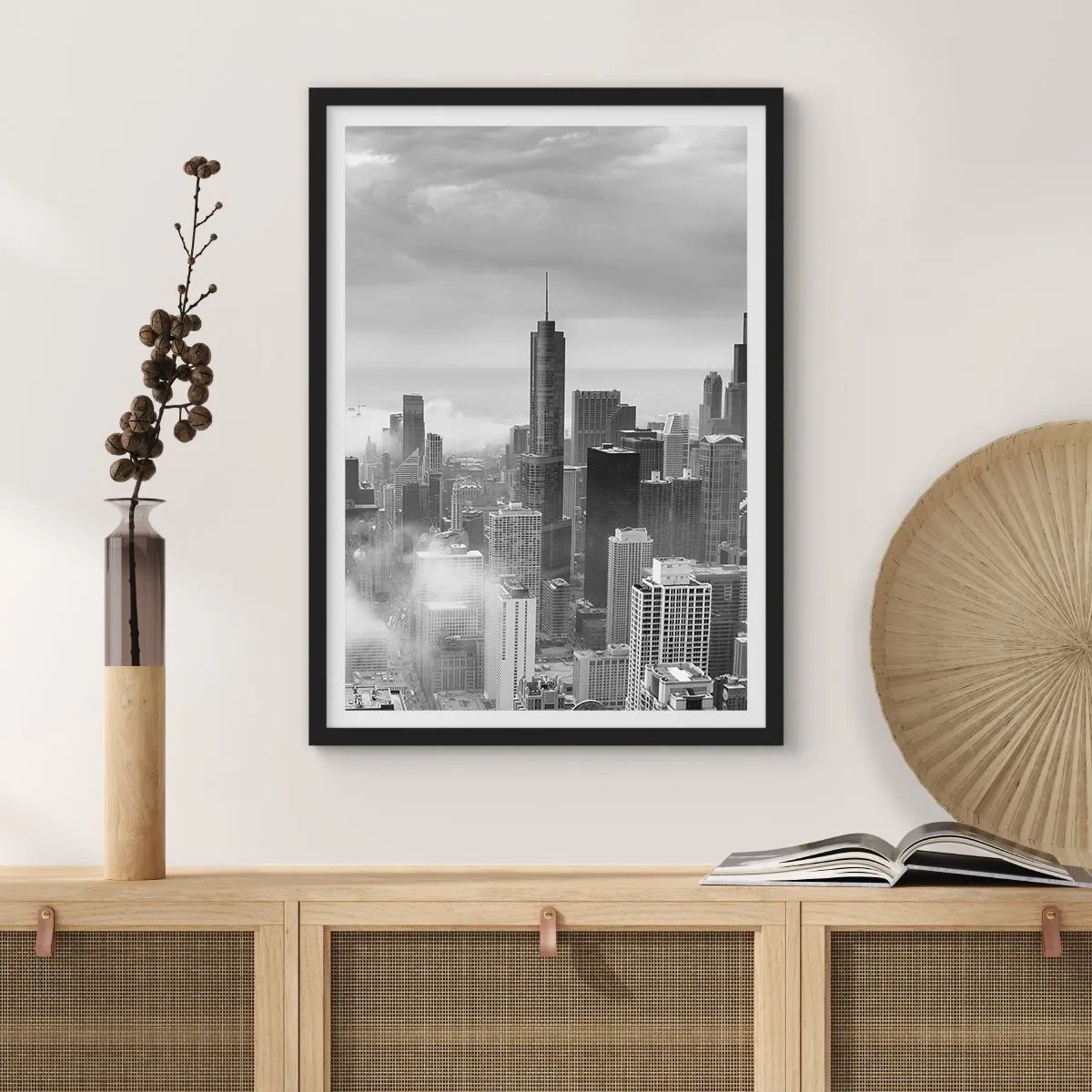 Plakat i sort ramme - Sort-hvid udsigt over byens skyline med skyskrabere i skyerne - 50x70cm - Amerikansk landskab - Moderne vægdekoration til stue og soveværelse ARTTOR