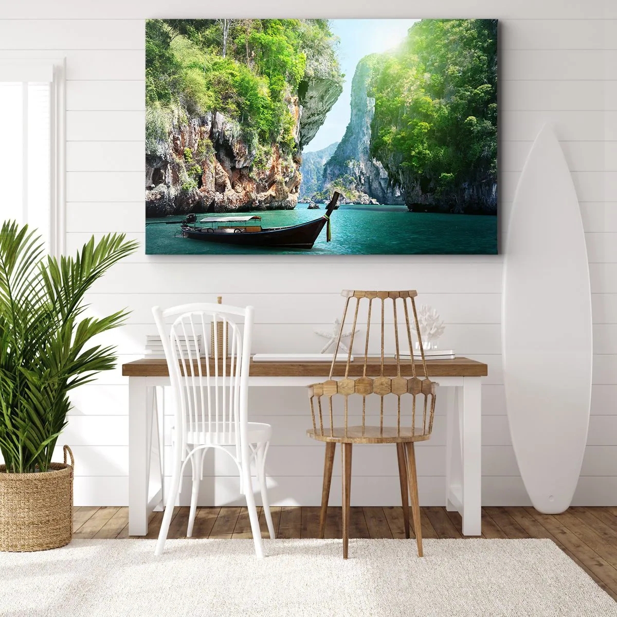 Lærredstryk - Billede på lærred - En traditionel båd mod en baggrund af tropiske klipper og turkisblåt vand - 70x50cm - En invitation til en eksotisk rejse - Moderne vægdekoration til stue og soveværelse ARTTOR