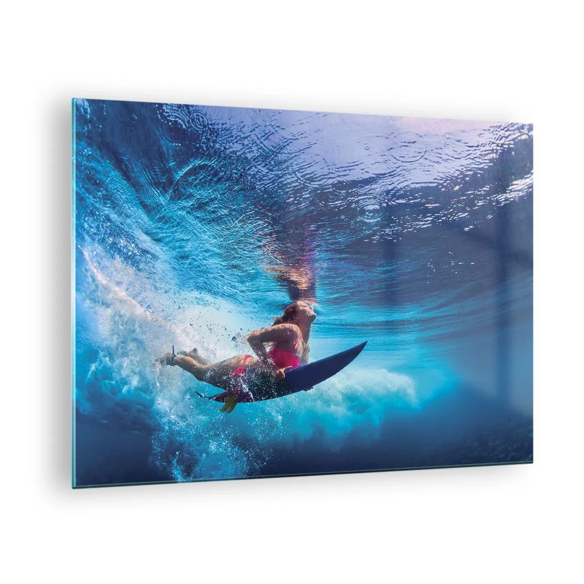 Billede på glas - En undervandsscene med en surfer i dynamisk aktion - 70x50cm - Dybden af glæde - Moderne vægdekoration til stue og soveværelse ARTTOR