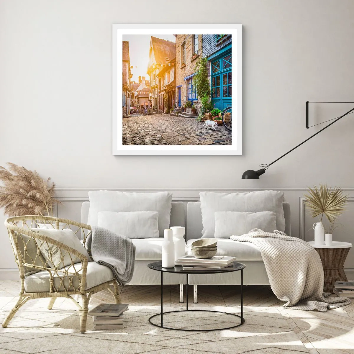 Plakat i hvid ramme - Byens hvide spøgelse - 50x50 cm