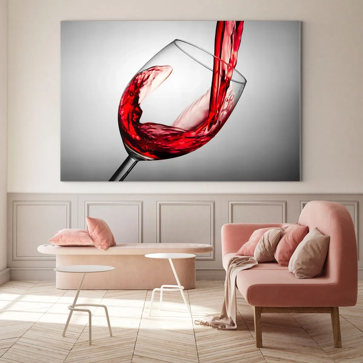 Billede på glas - Rødvin hældes i et glas mod en lys baggrund - 70x50cm - Farve - bevægelse - lyd - Moderne vægdekoration til stue og soveværelse ARTTOR