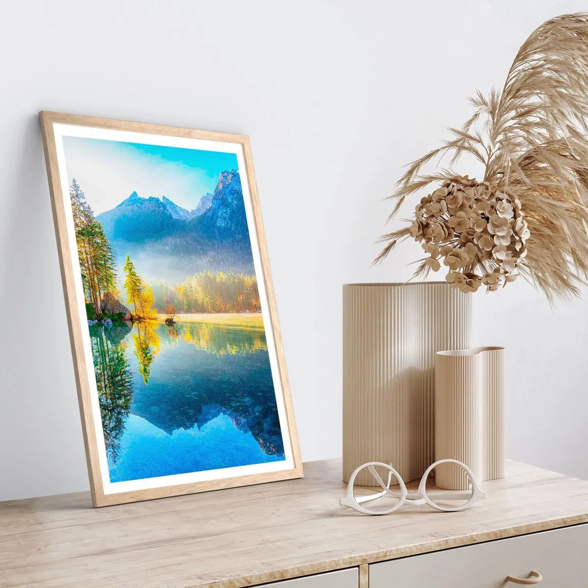 Plakat i ramme af lyst egetræ - Majestæt og sødme - 70x100 cm