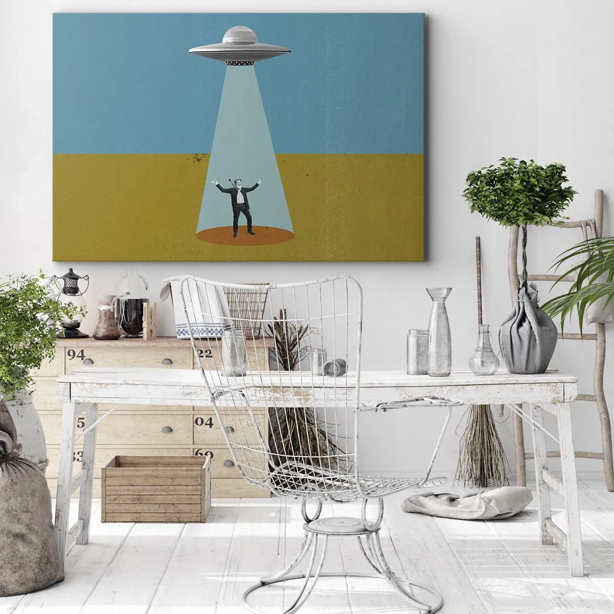 Lærredstryk - Billede på lærred - En mand i lyset fra en UFO mod baggrunden af et farverigt landskab - 70x50cm - Et tæt møde - Moderne vægdekoration til stue og soveværelse ARTTOR