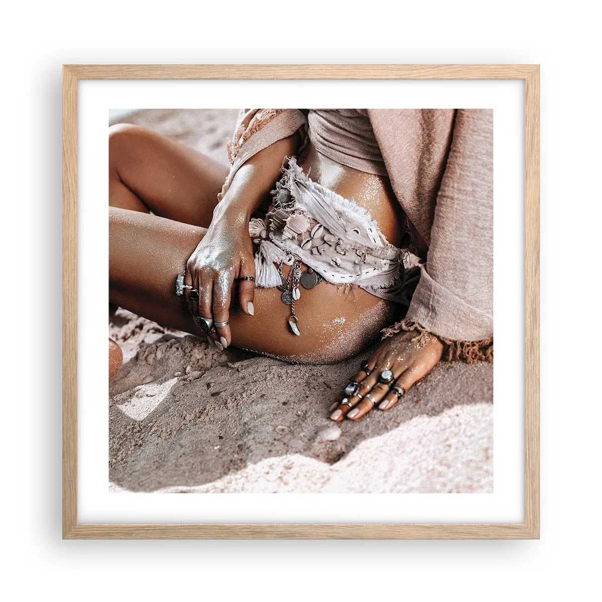 Plakat i ramme af lyst egetræ - Kastet ud af bølgerne? - 50x50 cm