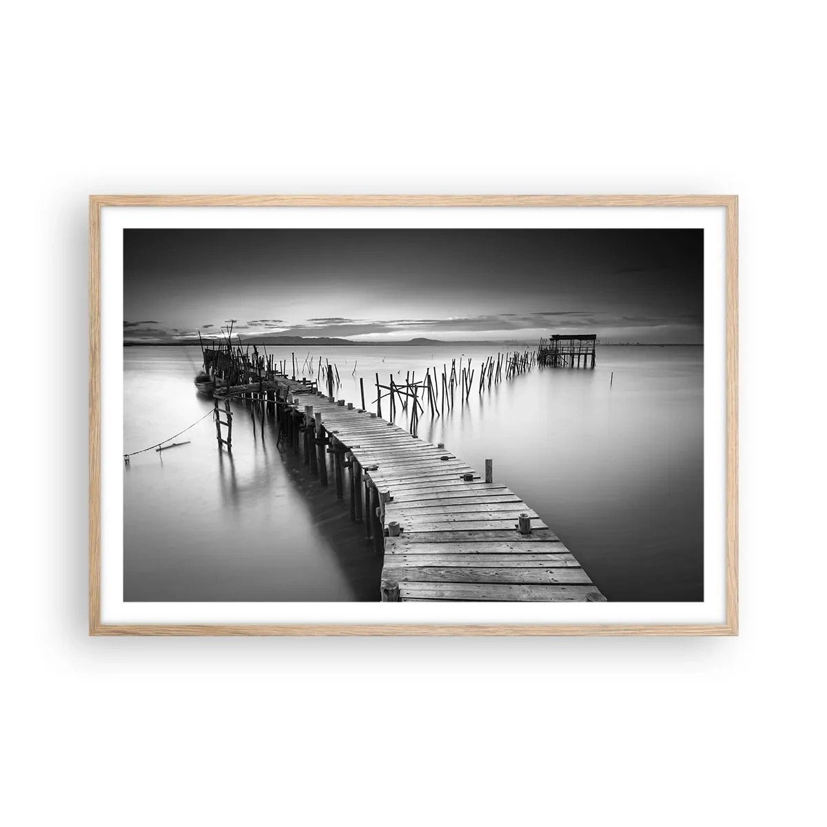 Plakat i ramme af lyst egetræ - Stilheden fra en glemt kyst - 91x61 cm