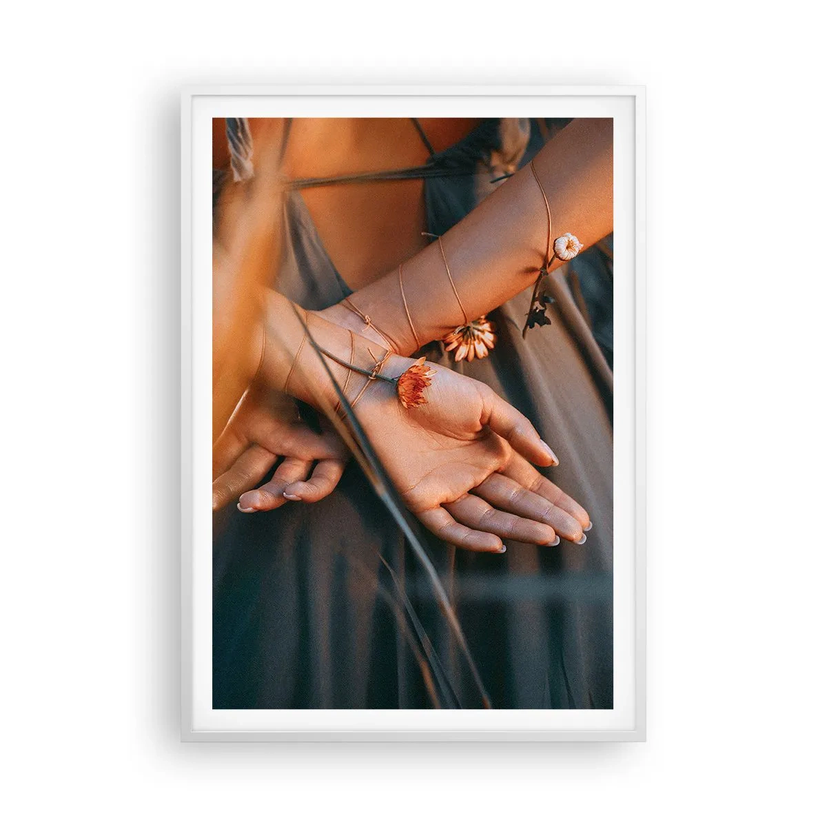 Plakat i hvid ramme - Forbundet med naturen - 70x100 cm