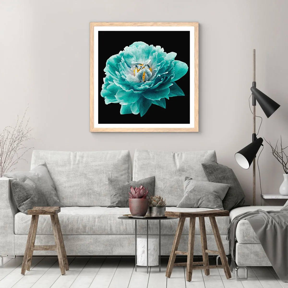 Plakat i ramme af lyst egetræ - Blå og gyldne kronblade - 30x30 cm