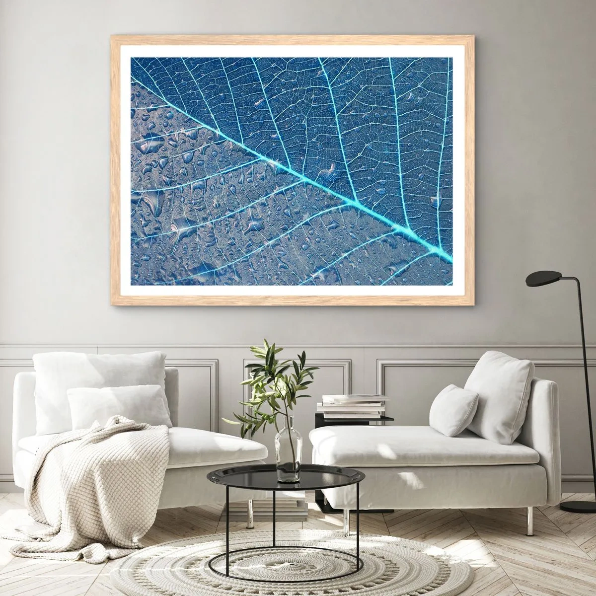 Plakat i ramme af lyst egetræ - Livet i det blå - 70x50 cm