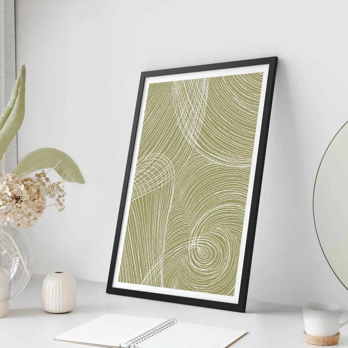 Plakat i sort ramme - En abstrakt komposition i grønne nuancer med dynamiske linjer. - 50x70cm - Indviklet abstraktion i hvidt - Moderne vægdekoration til stue og soveværelse ARTTOR