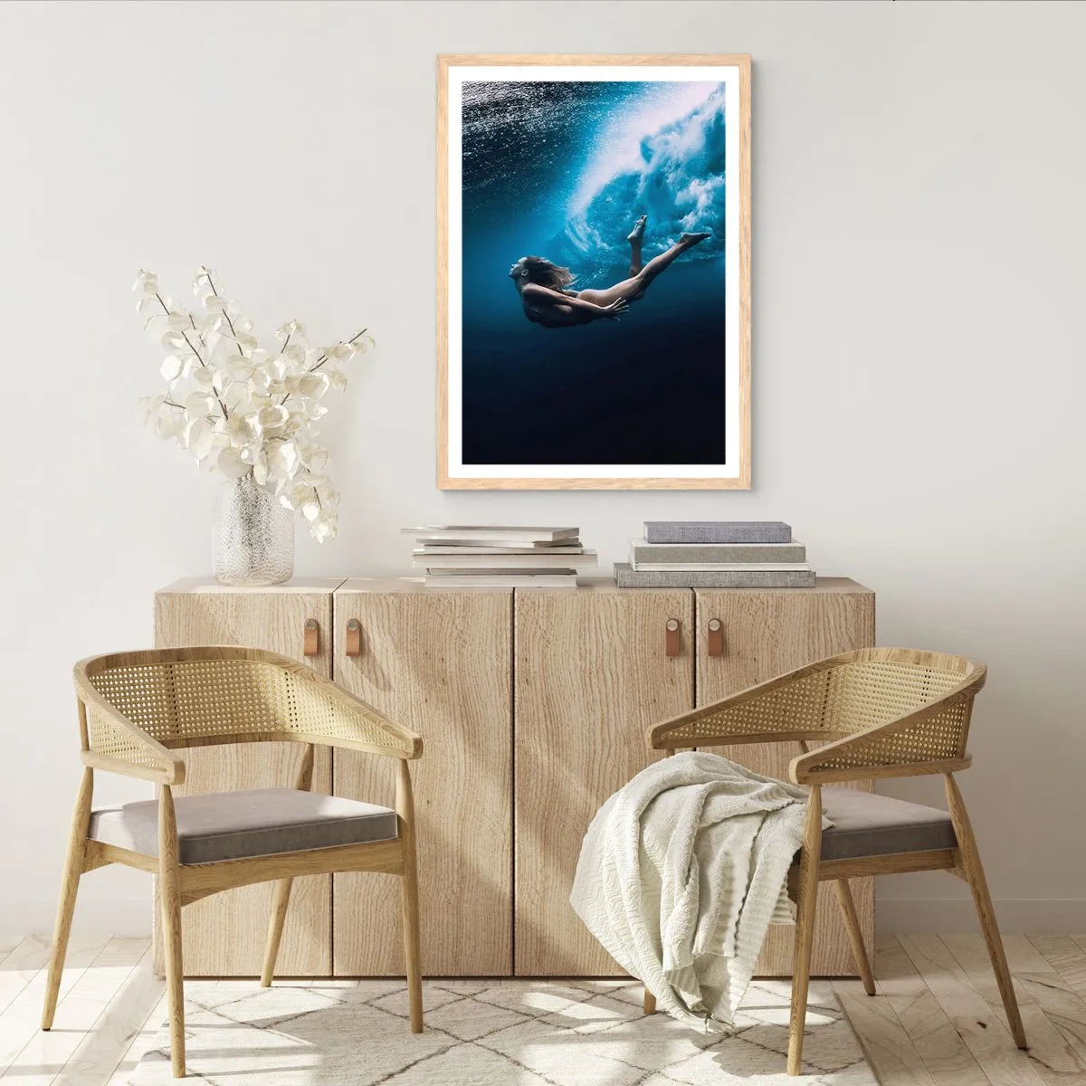 Plakat i ramme af lyst egetræ - Den moderne havfrue - 70x100 cm