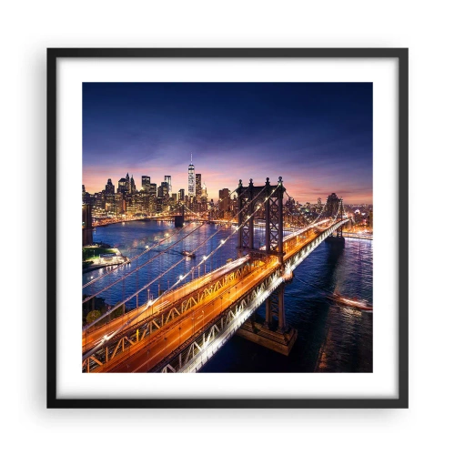 Plakat i sort ramme - En lysende bro til hjertet af byen - 50x50 cm